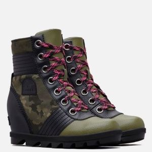 Sorel Lexie wedge camo boots youth sz 5